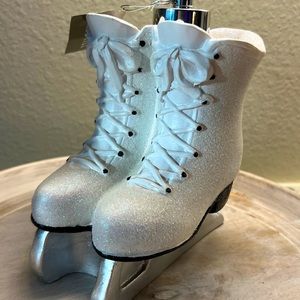 NWT Croscill ⛸️ Ice Skates Soap dispenser covered in iridescent sparkles!